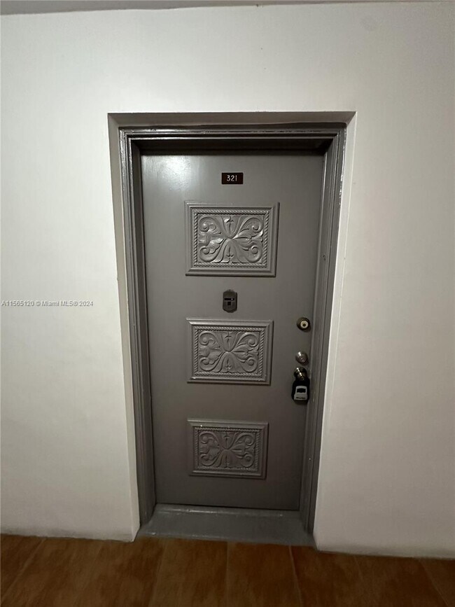 Foto del edificio - 8107 SW 72nd Ave