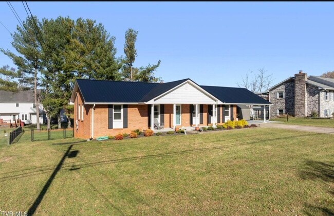 Foto del edificio - 2916 Newbern Dr