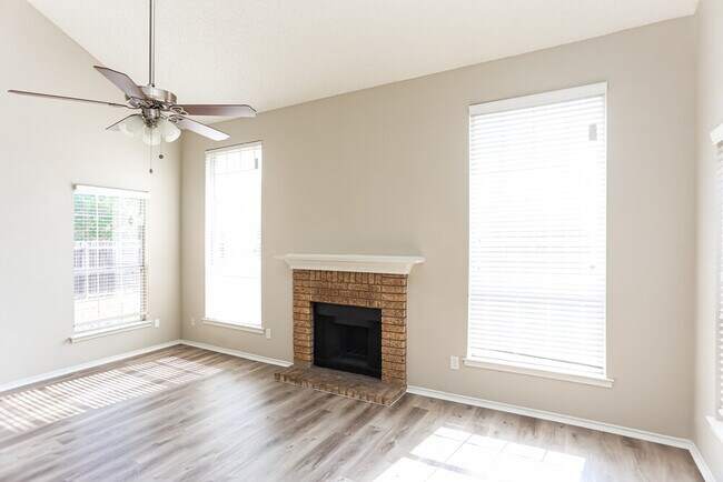 Foto del edificio - 4104 Norway Ln