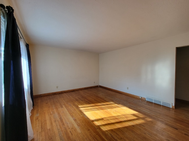 Foto del edificio - 423 Larkin Ave