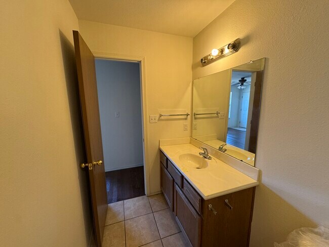 Foto del edificio - 1402 Fianna Place Ct