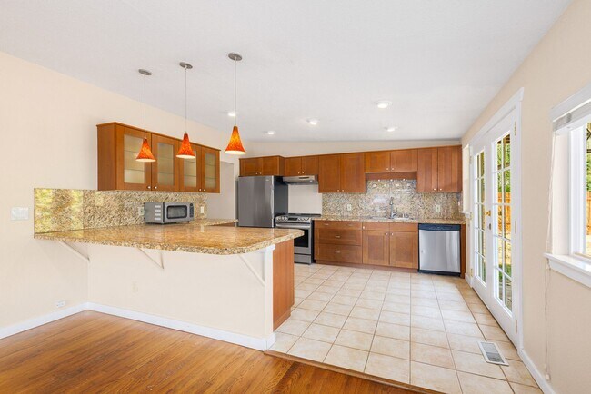 Foto del edificio - Bellevue 3 Bedroom 1.5 Bath - Detached Gar...