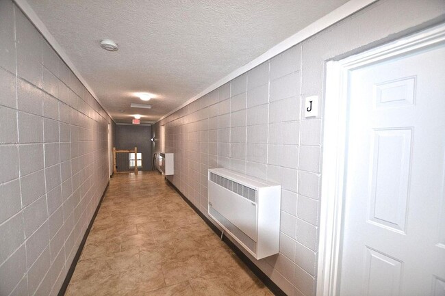 3rd floor - 1580 E Mound St