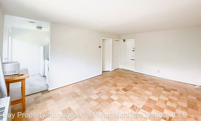 Foto del edificio - Studio, 1 bath House - 4570 MacArthur Blvd...