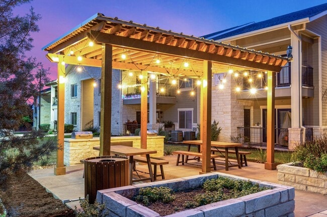 Building Photo - Woodcreek