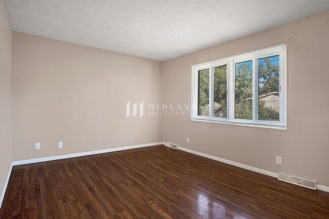 Foto del edificio - 3 Bedroom Bellevue Home