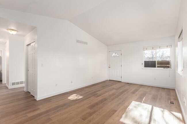 Foto del edificio - 3249 N Madison St