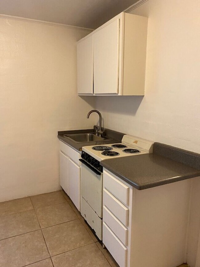 Building Photo - 3005 NW 14th St