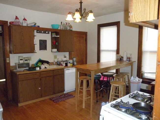 Kitchen - 211 S Mills St