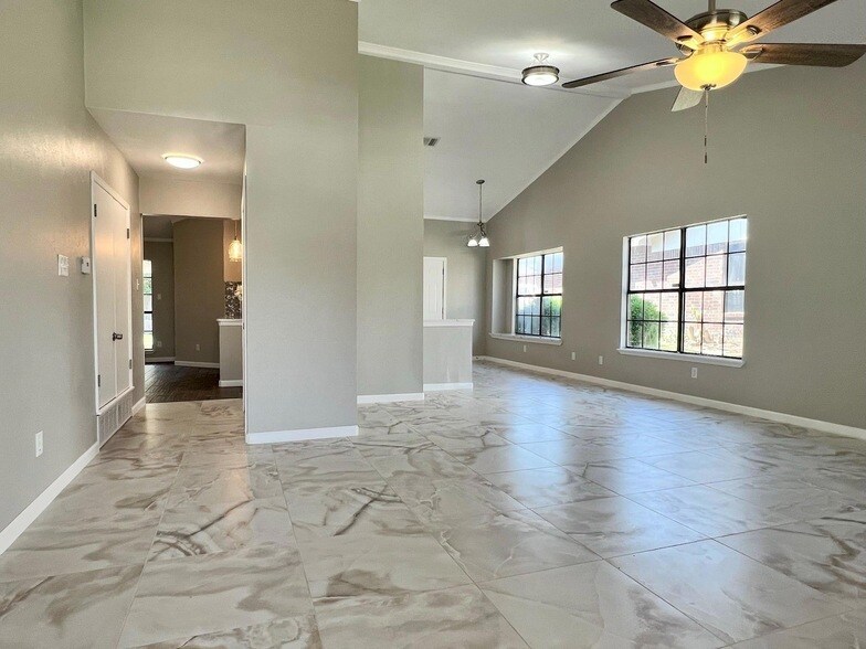 Primary Photo - 3 O Hare Cir