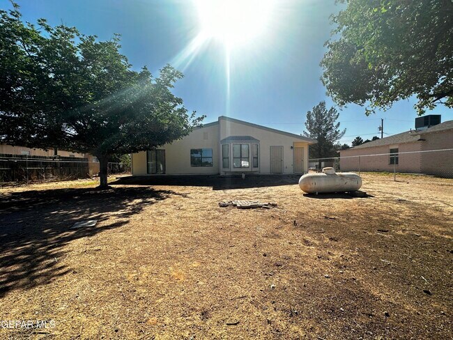 Building Photo - 130 Ennis St