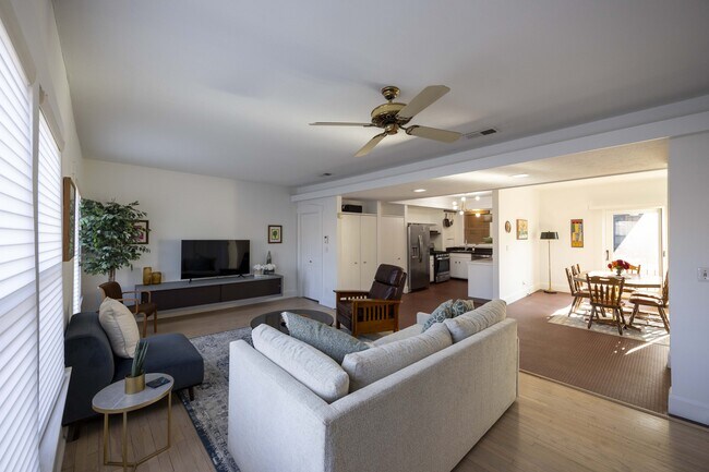 Foto del edificio - 2472 Overlook Rd
