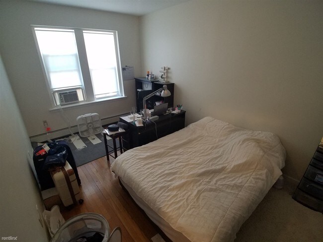 Building Photo - 2 br, 1 bath  - 19 Chester St Apt 5