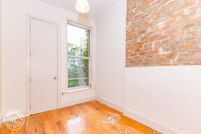 Foto del edificio - 1359 Hancock St