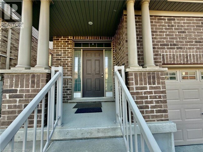 Building Photo - 479 Avens St