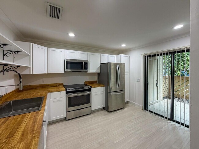 Foto del edificio - 13165 Chadwick Ct