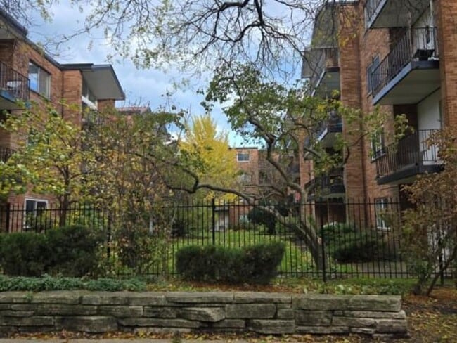 Foto del edificio - 6961 N Oakley Ave