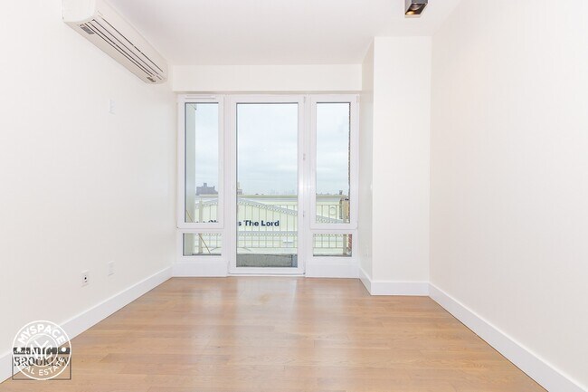Foto del edificio - 1060 Fulton St