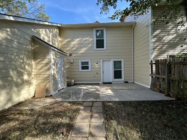 Foto del edificio - 428 Oakland Rd