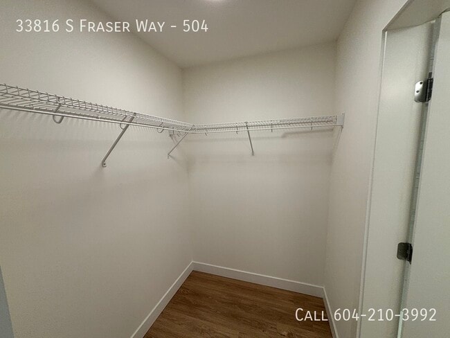 Building Photo - Top-Floor Unit in Downtown Abbotsford