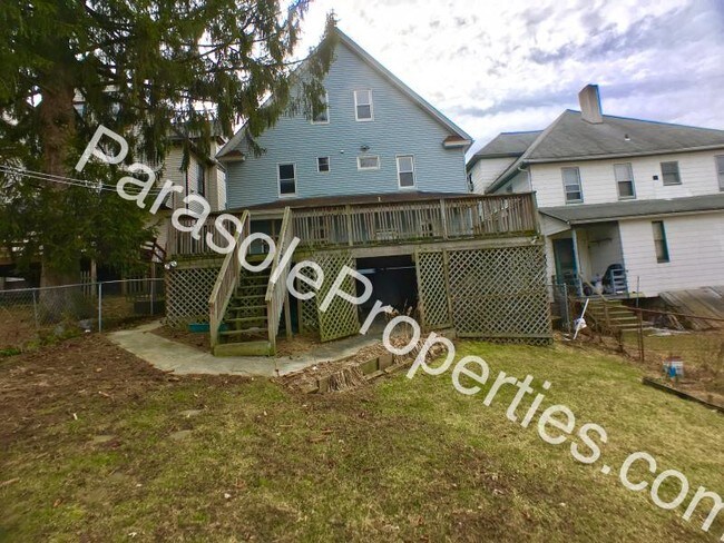 Building Photo - 829 Woodlawn St
