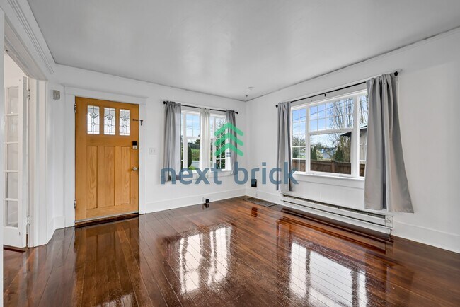 Foto del edificio - 3 BED & 2 BATH SINGLE FAMILY HOUSE FOR RENT