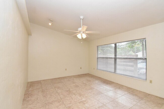 Building Photo - 4416 SW 46th Drive (Haystacks)