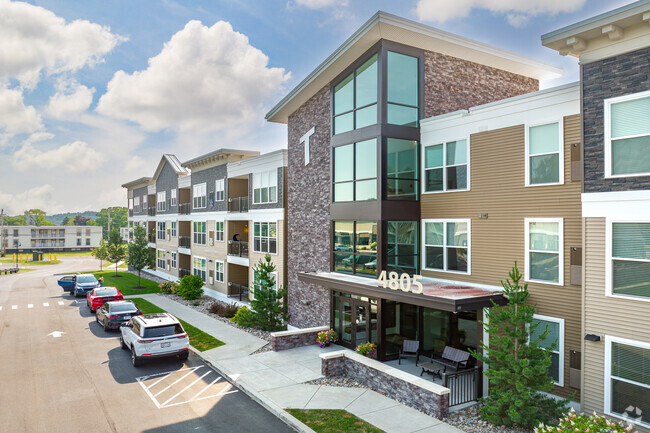 Building Photo - Tumblerock Luxury Apartments