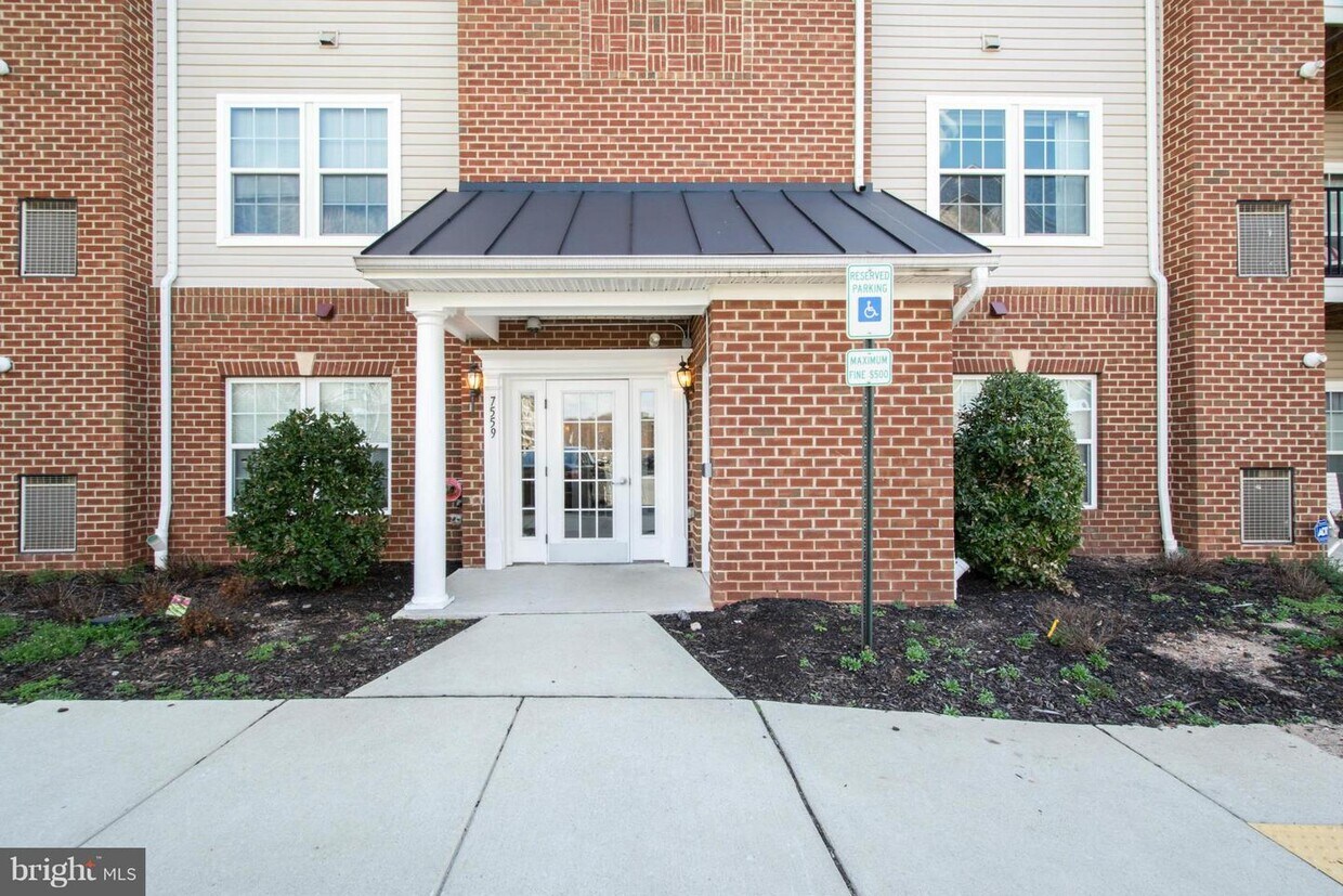 7559 Stoney Run Dr Unit 302, Hanover, MD 21076 Room for Rent in