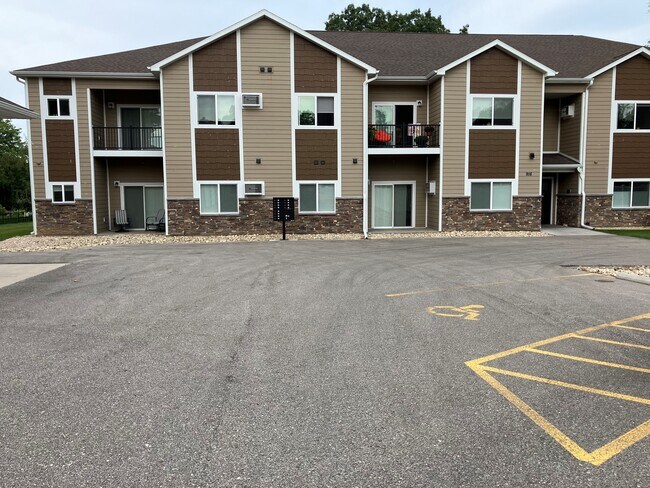 Foto del edificio - 916 Cedar Dr