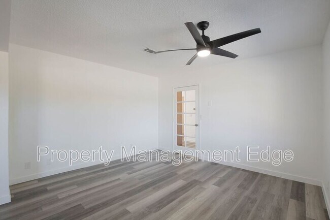 Foto del edificio - 28350 11th St