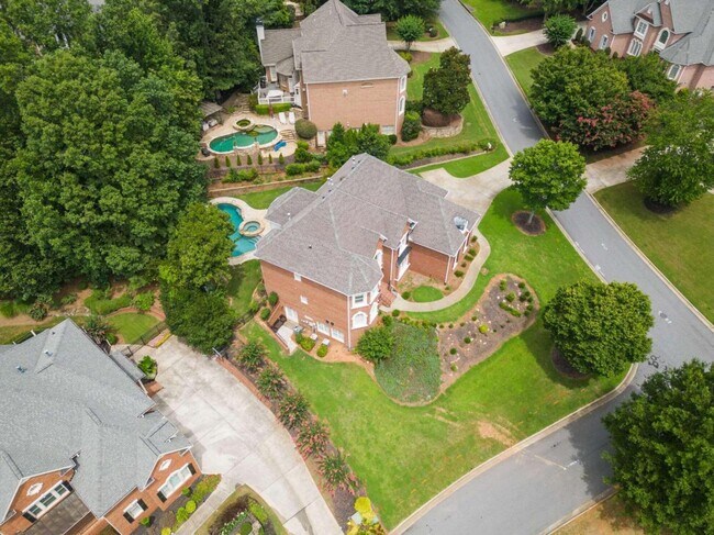 Building Photo - 525 Brook Manor Dr