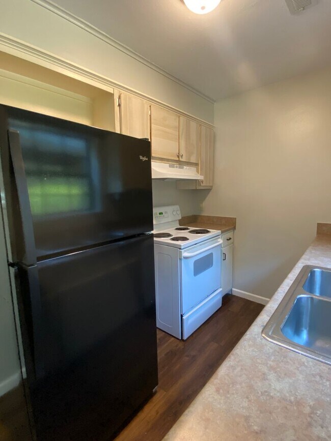 Foto del edificio - -2 BED/ 1.5 BATH Townhome For Lease! Apply...
