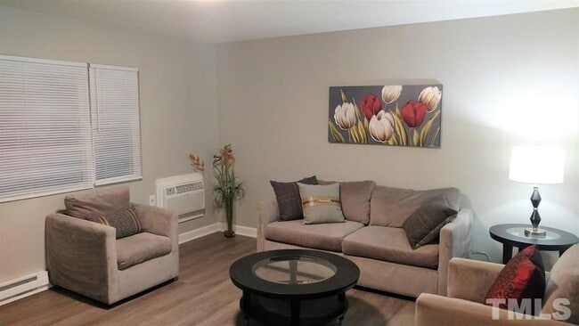 Foto del edificio - 411 Rose Ln