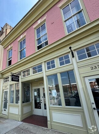 Building Photo - 237 N Sycamore St