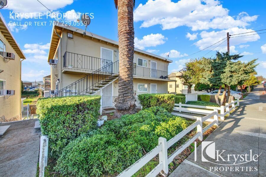 Foto principal - Cozy 2-Bedroom Apartment 1 Block from Beni...