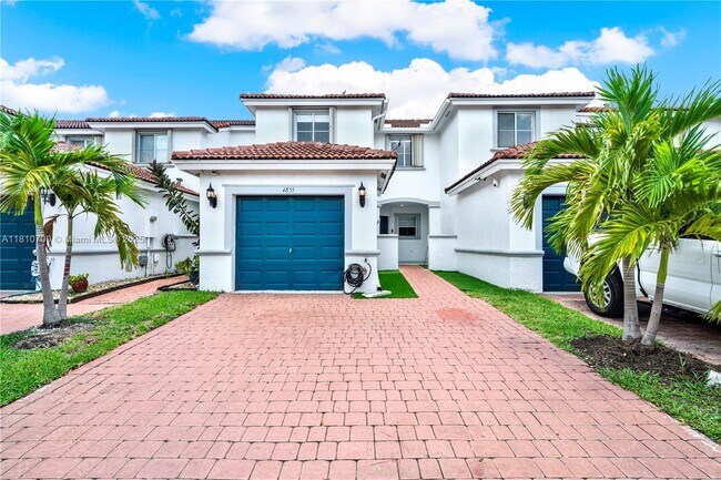 Foto del edificio - 4855 NW 116th Ave