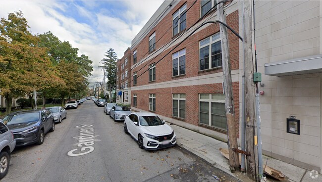 Building Photo - 9 Gardner St