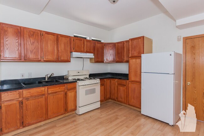 Foto del edificio - 2641 W Division St
