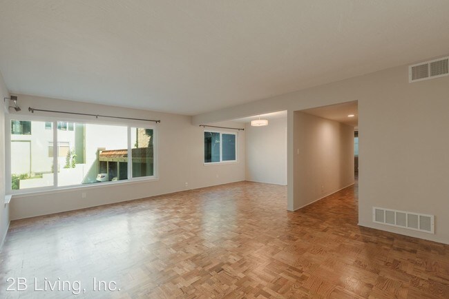 Building Photo - 2208 Lakeshore Ave