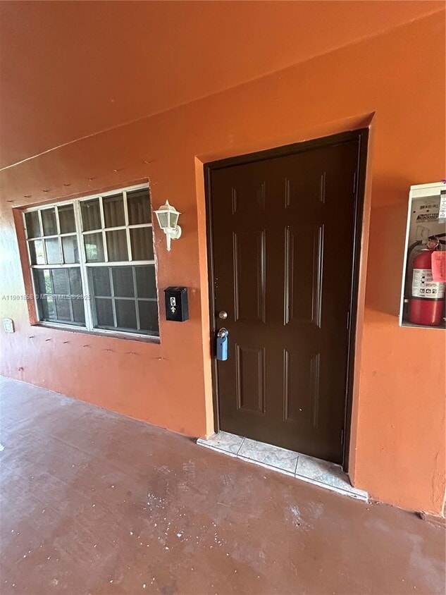 Foto principal - 5200 NW 17th Ct