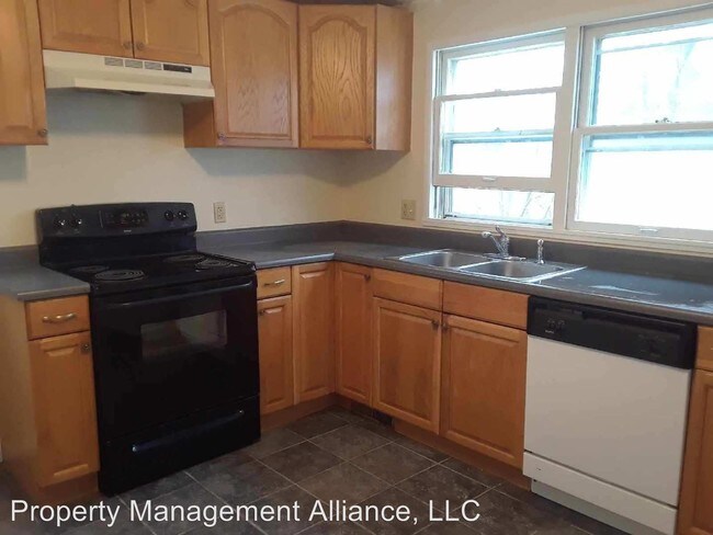 Building Photo - 2100 Bellevue Ave