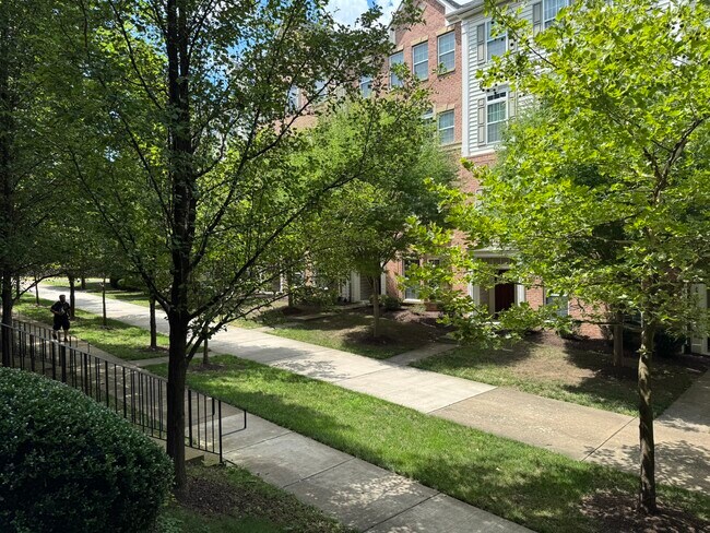 Foto del edificio - 2503 Eastbourne Dr