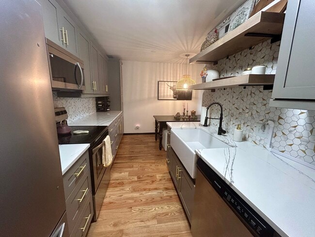 Building Photo - 4425 Westlawn Dr