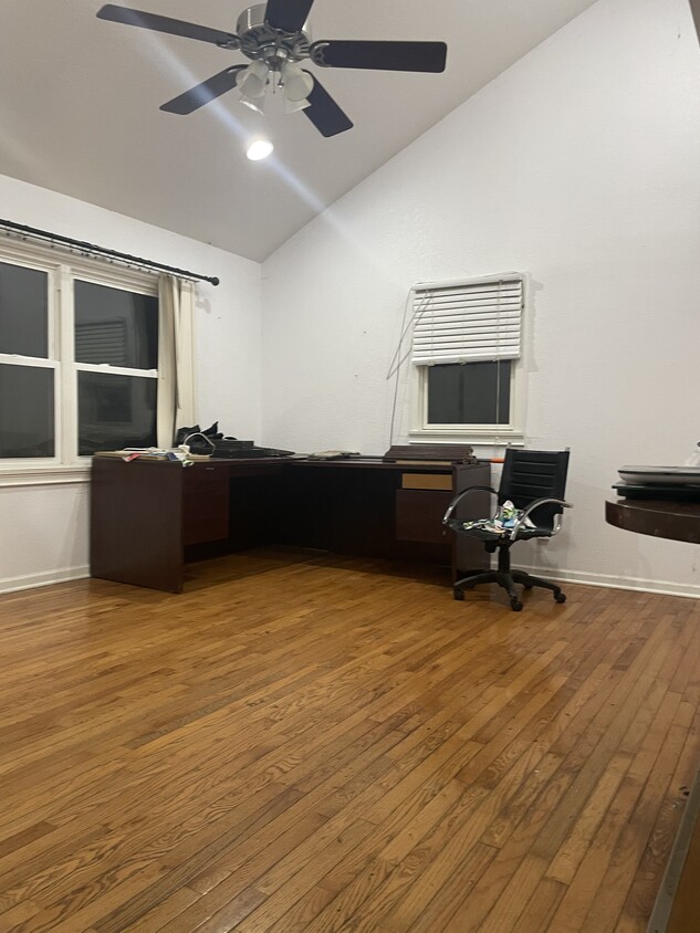 Living room - 505 W Jefferson St