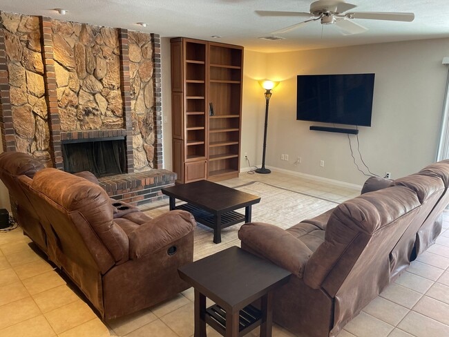 Building Photo - 1254 Los Meadows Dr