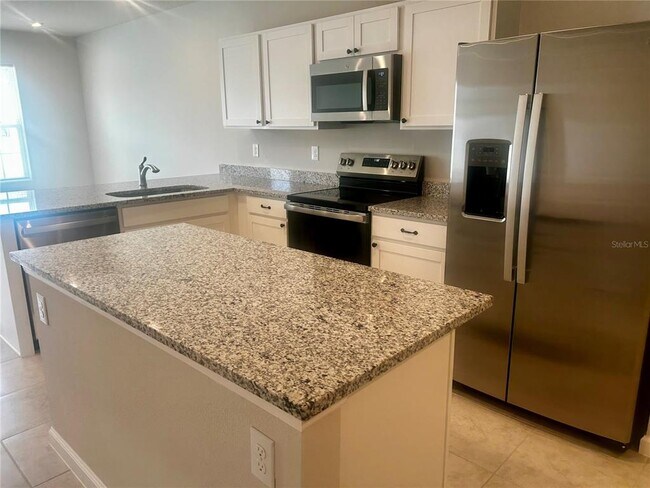 Foto del edificio - 14124 Crimson Ave
