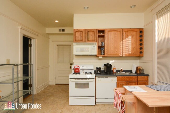 Foto del edificio - 3744 W Diversey Ave