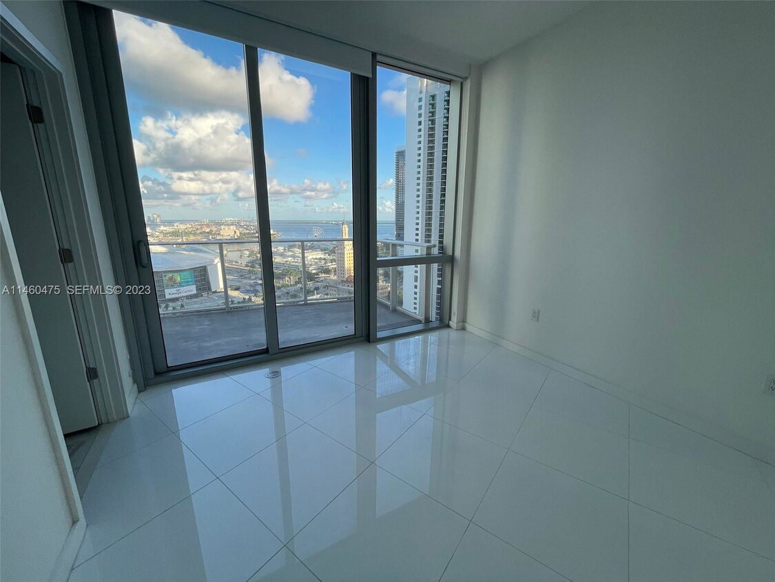 Building Photo - 851 NE 1st Ave