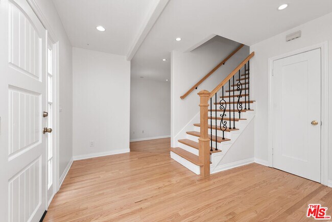 Foto del edificio - 9014 Elevado Ave